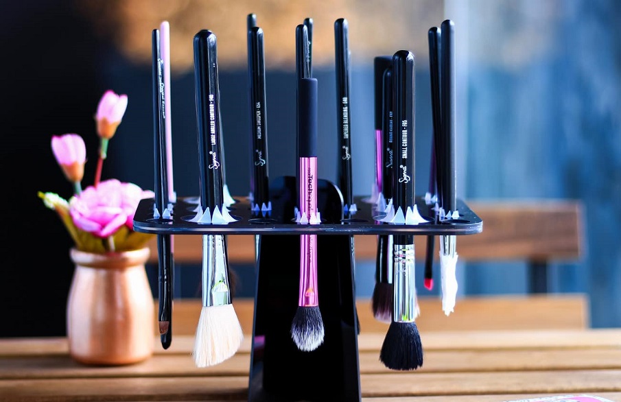 Drying the Makeup Brushes